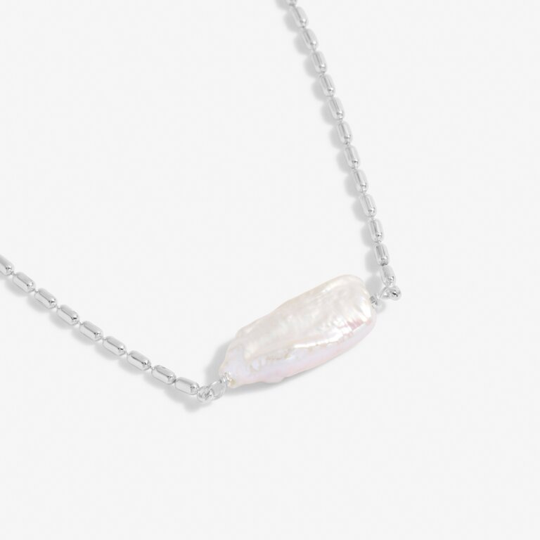Lumi Pearl Necklace in Silver Plating