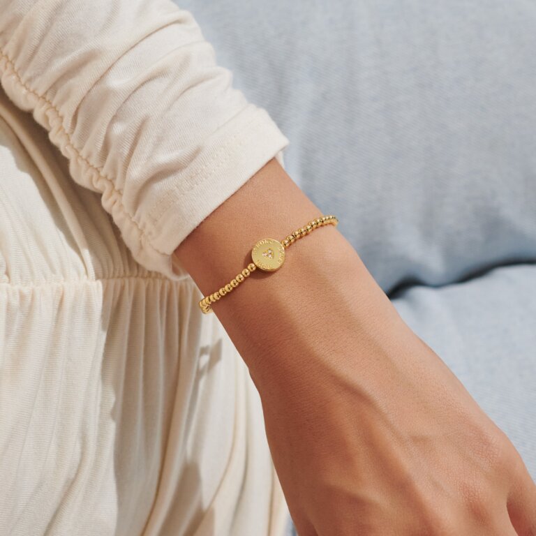 A Little 'Strong Moms Club' Bracelet In Gold-Tone Plating